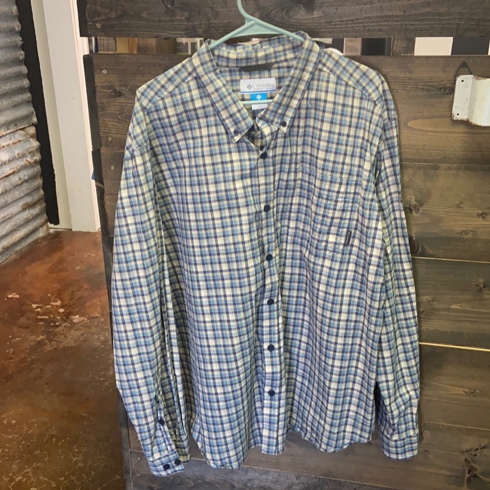 Columbia Men’s Button Up
